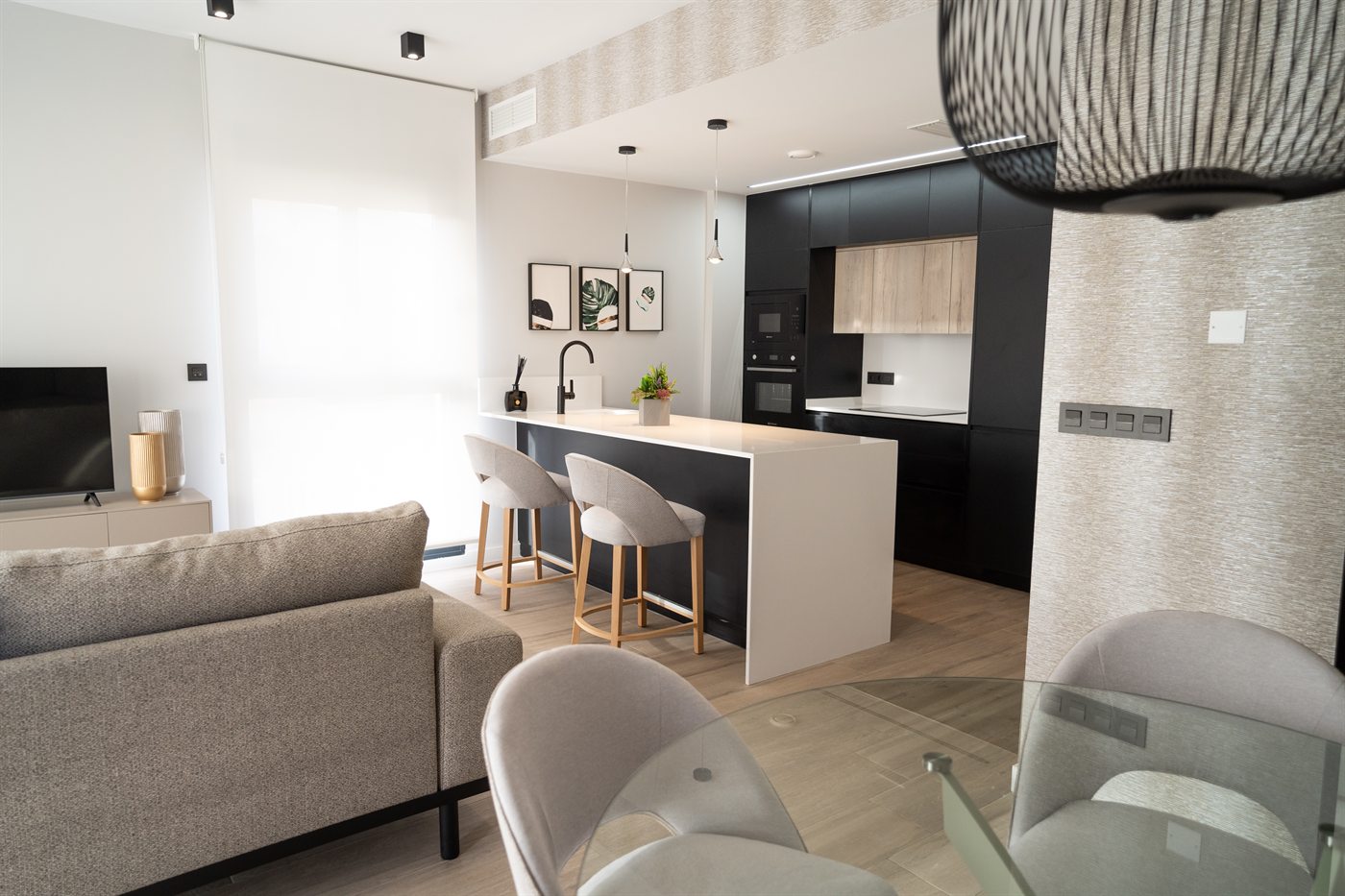 Real fotografiertes, fertiggestelltes Apartment der Anlage